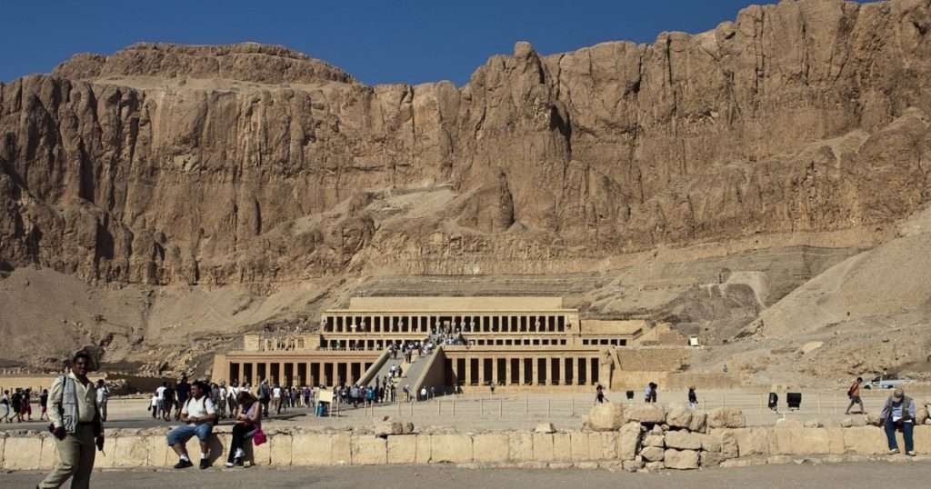 VALLEY OF THE KINGS-TOURIST ATTRACTIONS IN EGYP