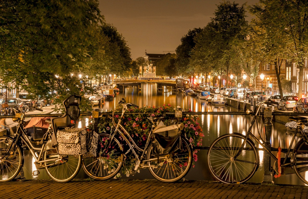 Amsterdam: The Only Guide on Internet